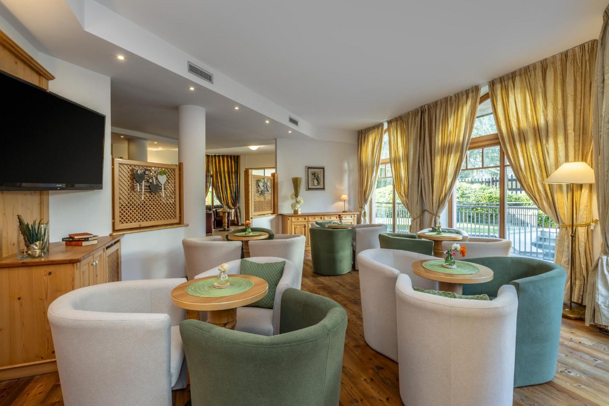 Family Hotel Adriana Bezzecca Dış mekan fotoğraf