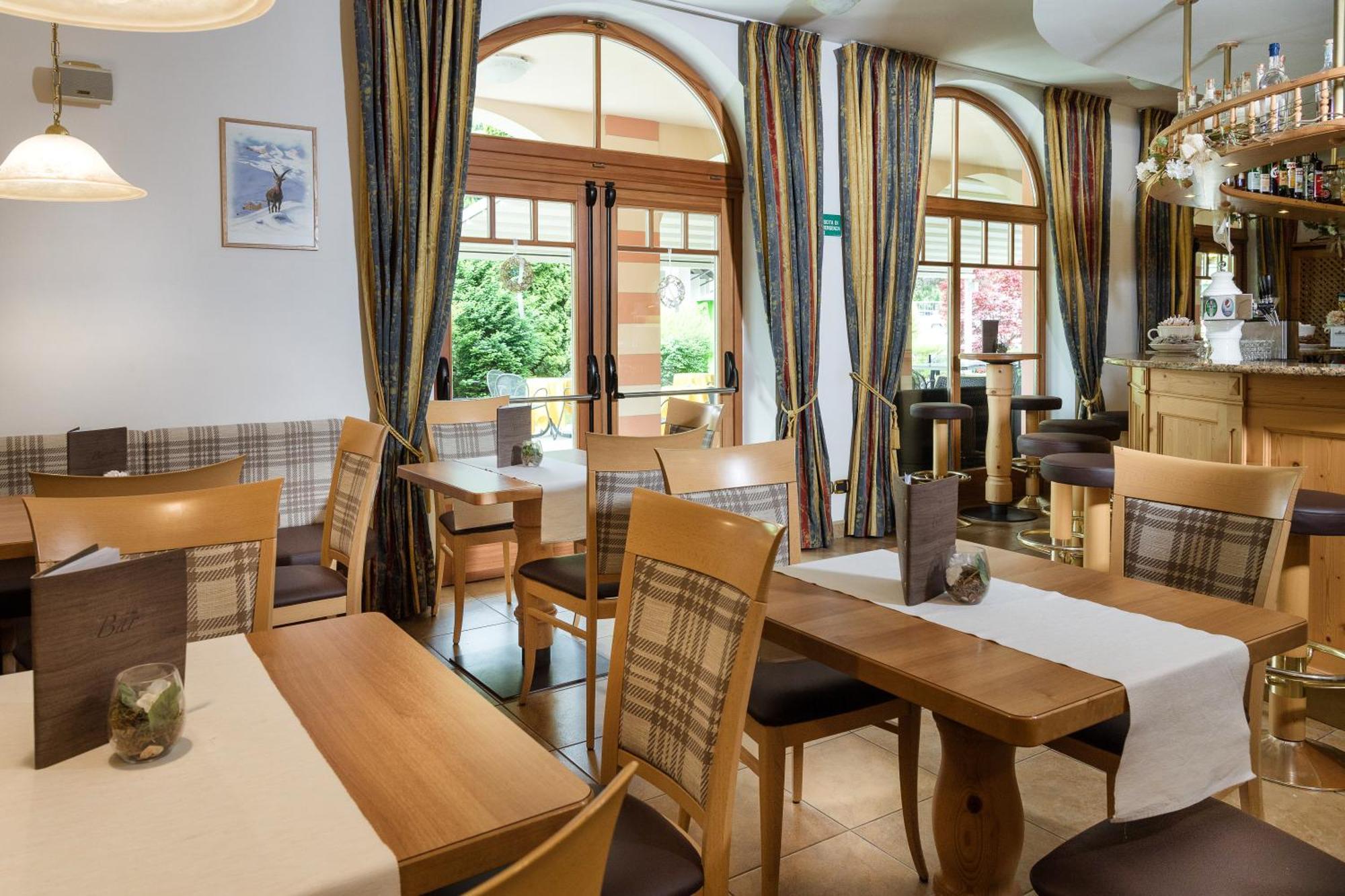 Family Hotel Adriana Bezzecca Dış mekan fotoğraf